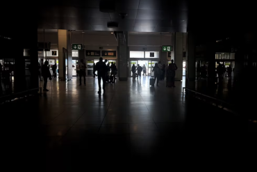 Apagón masivo en España, Francia y Portugal: Trenes detenidos, aeropuertos colapsados y ciudades paralizadas